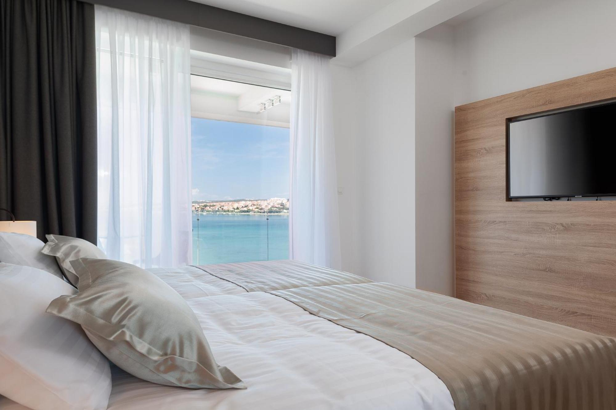 Kaneo Beach Hotel Новаля Екстериор снимка