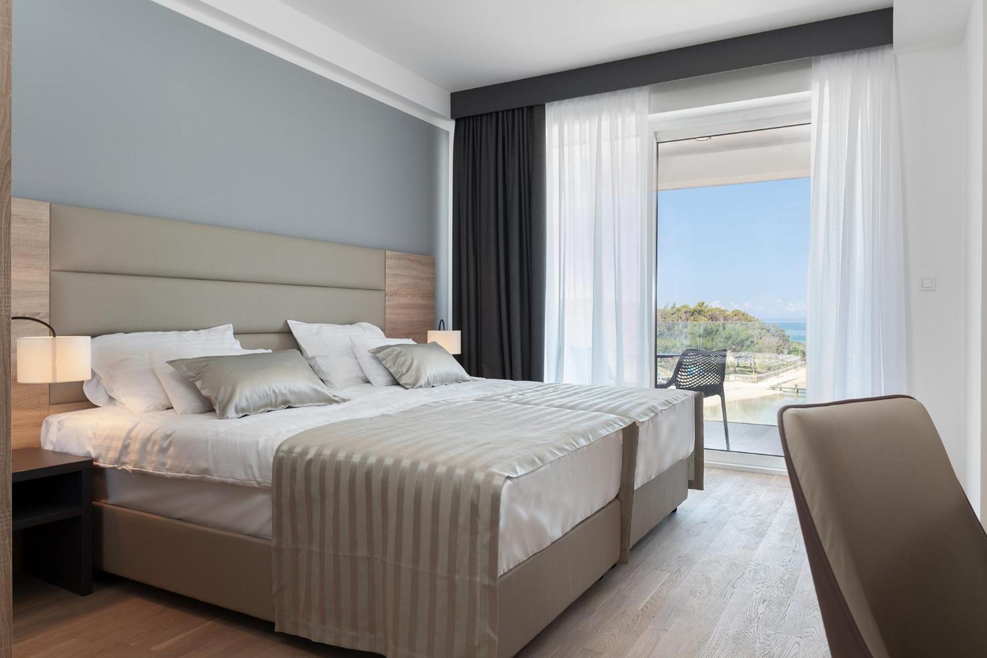 Kaneo Beach Hotel Новаля Екстериор снимка