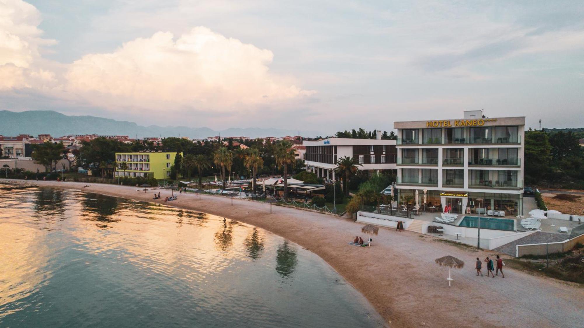 Kaneo Beach Hotel Новаля Екстериор снимка