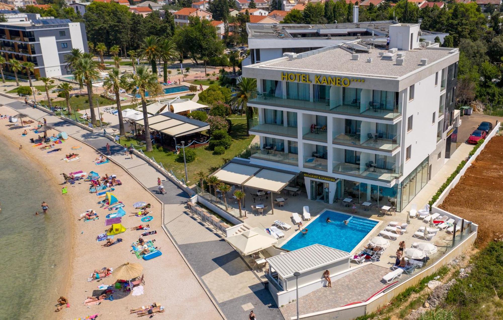 Kaneo Beach Hotel Новаля Екстериор снимка