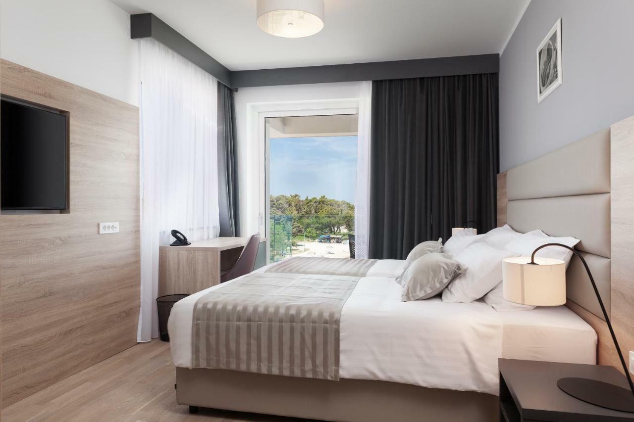 Kaneo Beach Hotel Новаля Екстериор снимка