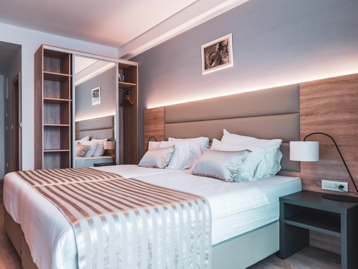 Kaneo Beach Hotel Новаля Екстериор снимка
