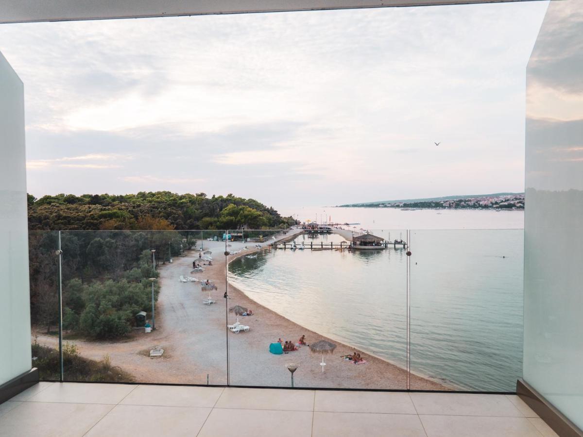 Kaneo Beach Hotel Новаля Екстериор снимка