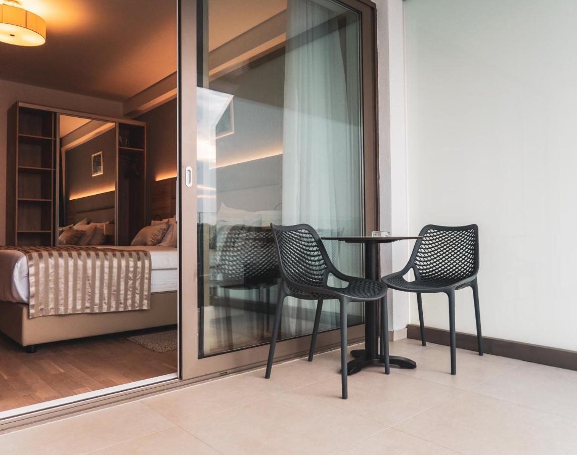 Kaneo Beach Hotel Новаля Екстериор снимка